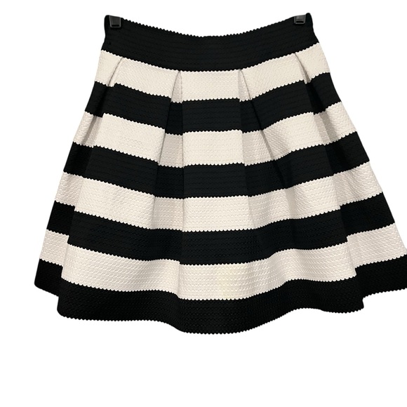 NWT, Express Black White Striped Structured Stretch Pouf Skater Mini Skirt, Sz S - Picture 6 of 14